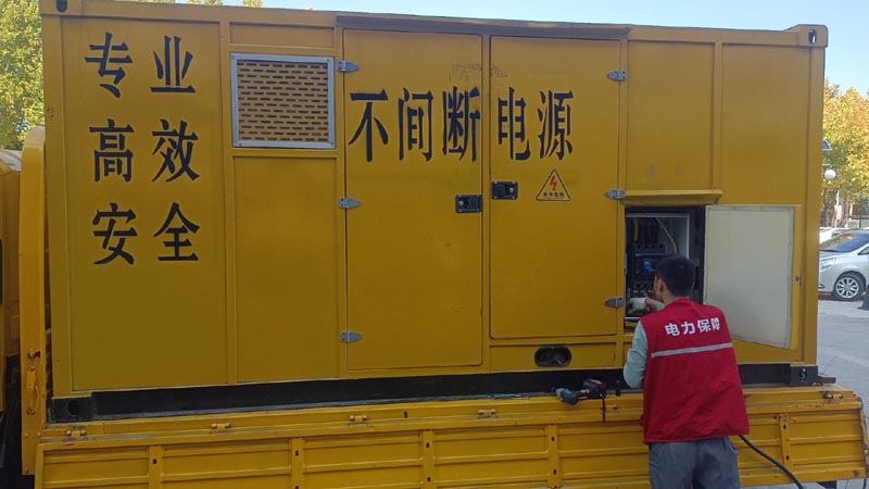 重庆柴油发电机组和UPS电源配合使用时，如何避免切换过程中的电力中断？